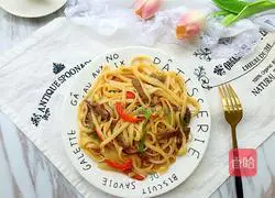 黑椒牛排炒意面的做法图解13