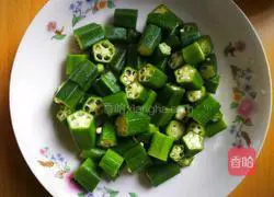 秋葵炒鸡骨的做法图解2