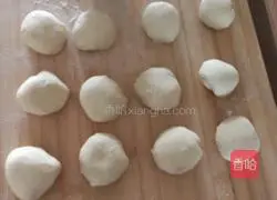 地锅鸡上面的锅贴饼的做法图解4