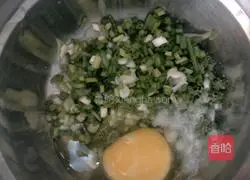 鸡蛋葱饼的做法图解1