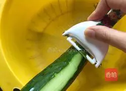 酸甜黄瓜丝的做法图解2