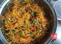 滕州菜煎饼的做法图解1