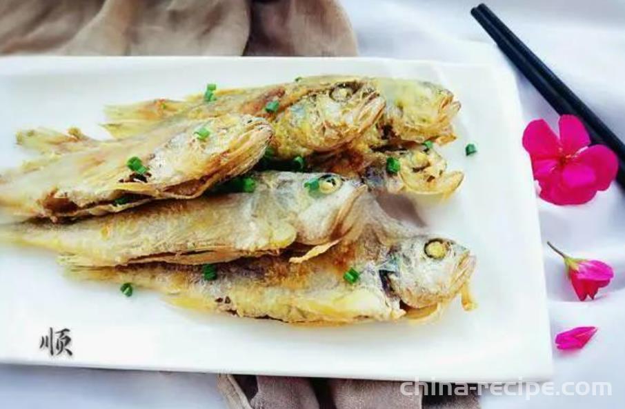 The recipe for pan frying yellow croaker