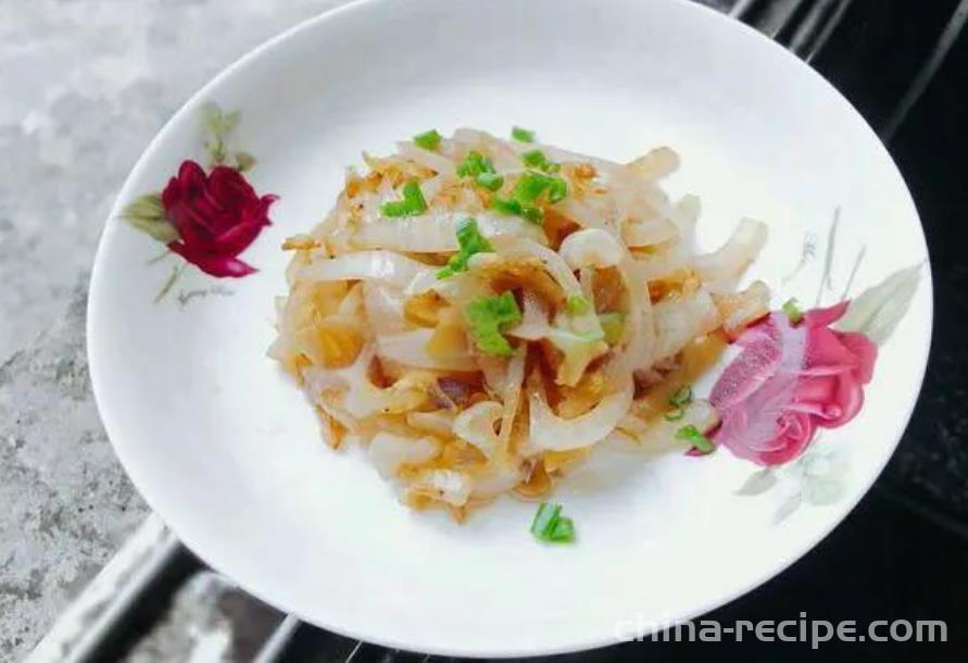 The method of making shrimp skin and onion shreds
