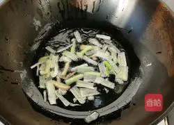 木耳炒鸡胸肉的做法图解4