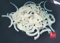 虾皮洋葱丝的做法图解2