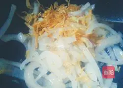 虾皮洋葱丝的做法图解3