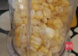 玉米鸡蛋饼的做法图解1