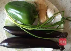 辣椒炒茄子的做法图解1