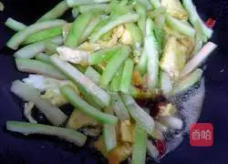 西瓜皮炒鸡蛋的做法图解12