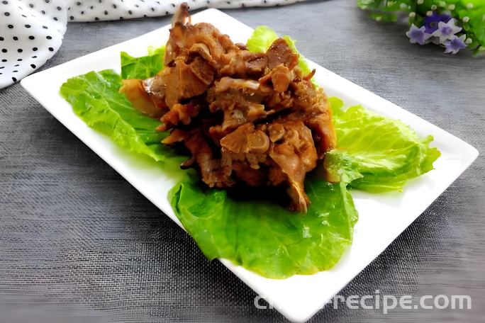 The recipe for making large bones with soy sauce