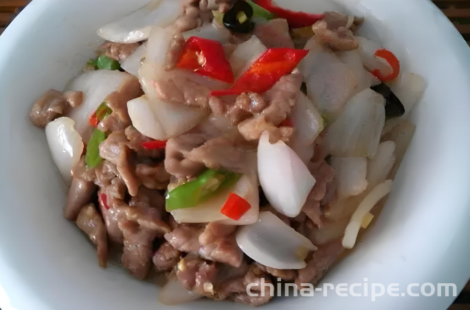 The method of stir frying meat in rural areas
