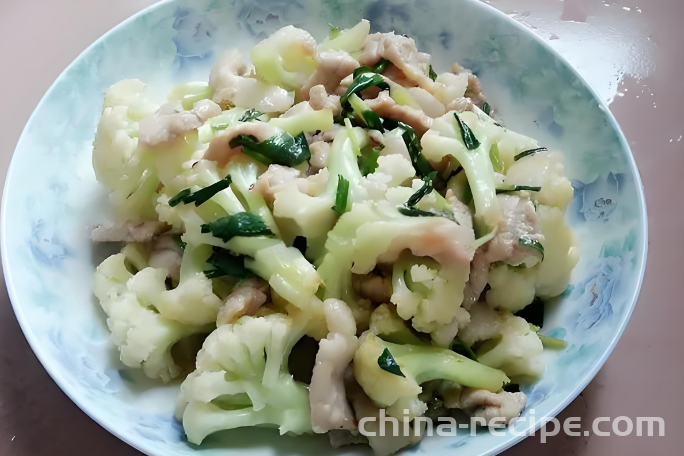 The method of making cauliflower and pork slices