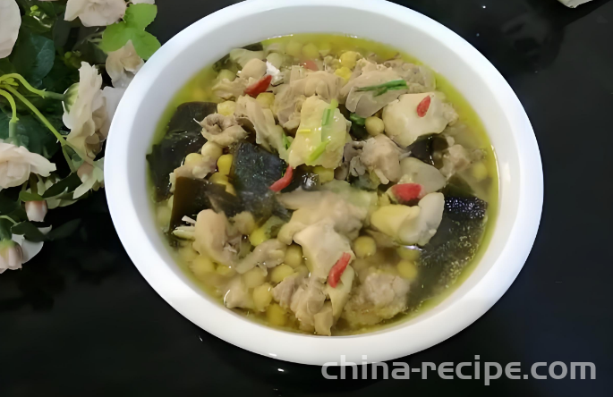 The method of making clear stewed chicken soup