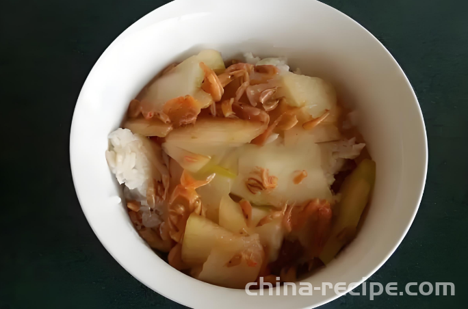 The method of stir frying shrimp with winter melon