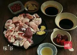 腐乳烧猪蹄的做法图解1