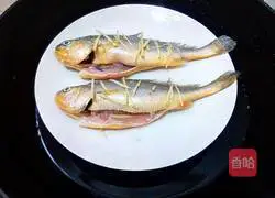 清蒸黄花鱼的做法图解4