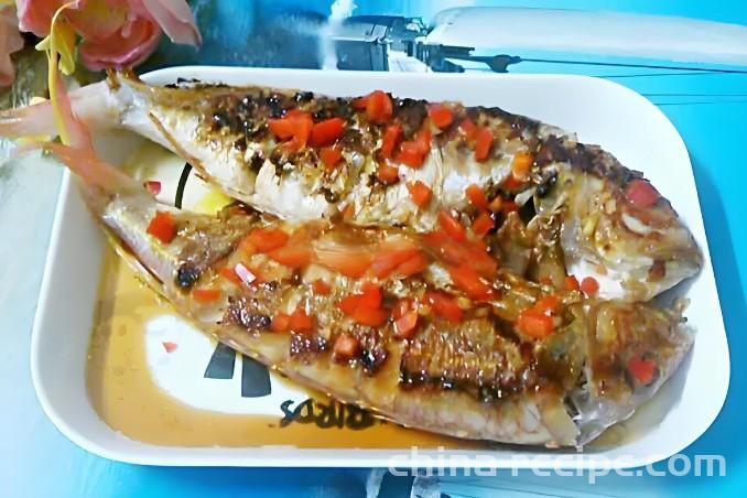The method of pan frying golden line fish