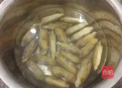 辣椒炒蛏子的做法图解1