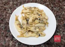 辣椒炒蛏子的做法图解3