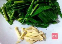 韭菜炒猪血的做法图解2
