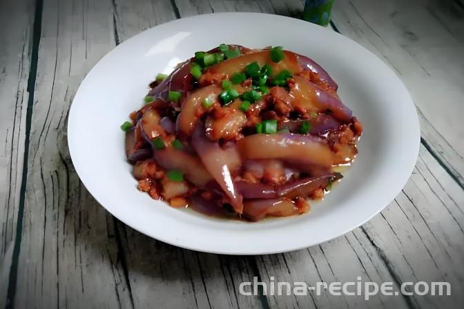The method of cooking eggplant with minced meat