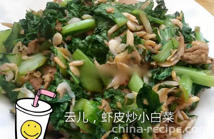 The method of stir frying small cabbage with shrimp skin