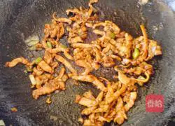 黄花菜木耳炒肉丝的做法图解4