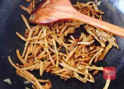 黄花菜木耳炒肉丝的做法图解5