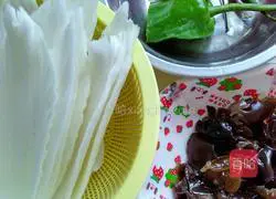 白菜炒木耳的做法图解1