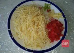 西红柿炒土豆的做法图解2