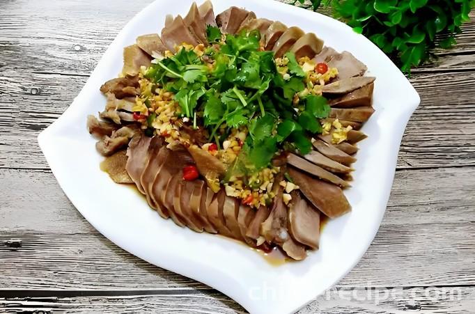The method of making braised pig tongue