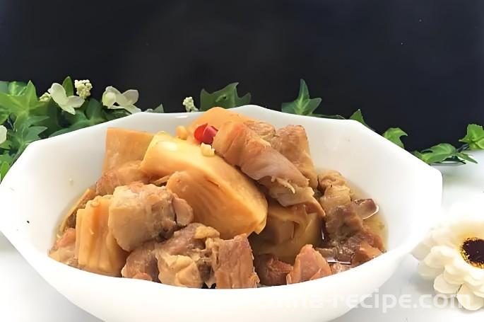 The method of making spring bamboo shoots and roasted meat