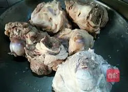 红焖肘子的做法图解1