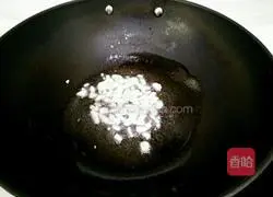 黑木耳炒腐竹的做法图解3