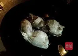 酸豆角炒鸭胗的做法图解2