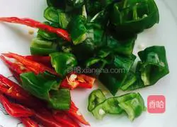 秋葵炒肉的做法图解2