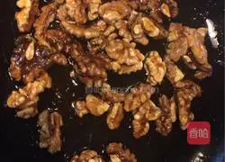 琥珀核桃仁的做法图解3