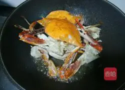 蛋黄焗蟹的做法图解8