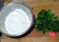 韭菜煎饼的做法图解1