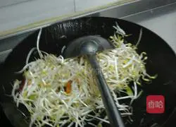 醋溜豆芽的做法图解4