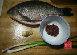 豆瓣鲫鱼的做法图解1