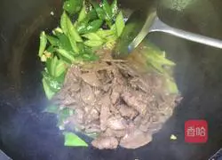 青椒炒牛肉的做法图解7