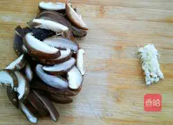 香菇扒油菜的做法图解2