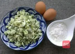 槐花饼的做法图解1