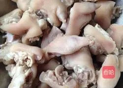 黄豆炖猪蹄的做法图解1