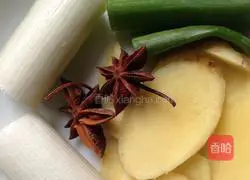 黄豆炖猪蹄的做法图解2