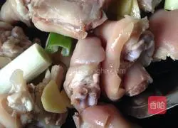 黄豆炖猪蹄的做法图解5