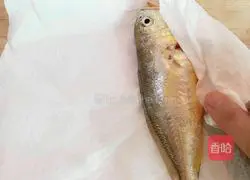 干煎小黄鱼的做法图解2