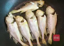 干煎小黄鱼的做法图解4